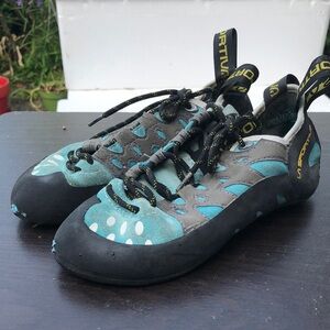 La Sportiva Women’s Climbing Shoes in Black and Turquoise Shoes Size 37/5US